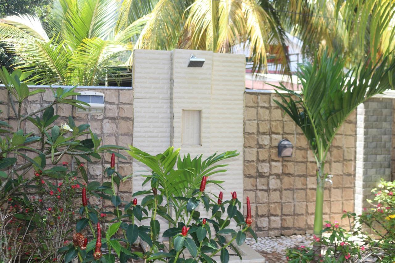 Chez Augustine Pensión Baie Lazare  Exterior foto